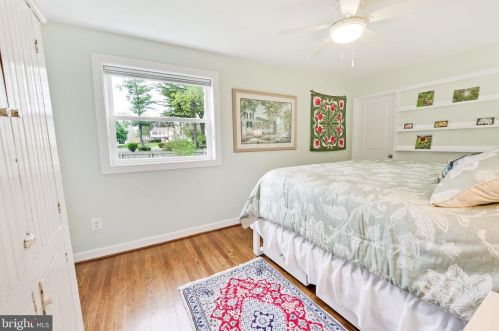 6917 Kingwood Dr, Falls Church VA  22042-3809 exterior