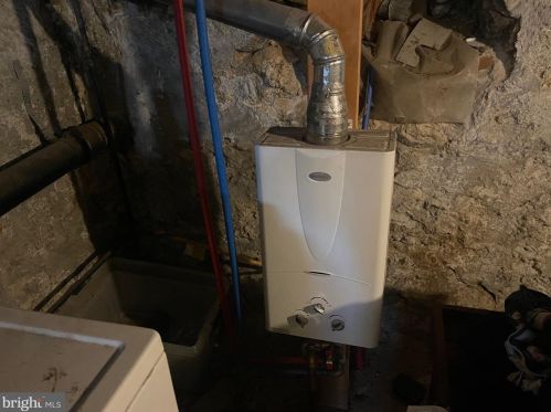 305 Morris St, Gloucester NJ  08030-1448 exterior