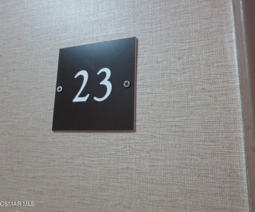 5400 Newcastle Ave, Van Nuys CA 91316-2013 exterior