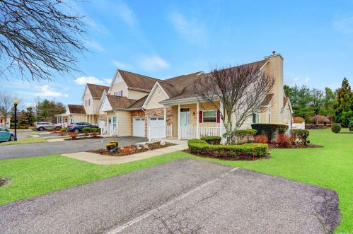275 Andrew Dr, Mount Sinai, NY 11766-3512