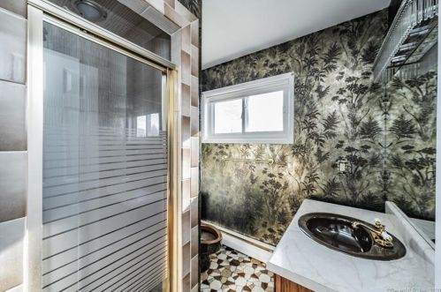 228 Grn Mnr Ter, Windsor Locks CT 06096-2737 exterior