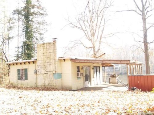 7210 Lakeshore Dr, Quinton, VA 23141-1153