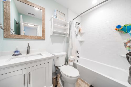 671 Black Pine Dr, San Leandro CA  94577-1374 exterior
