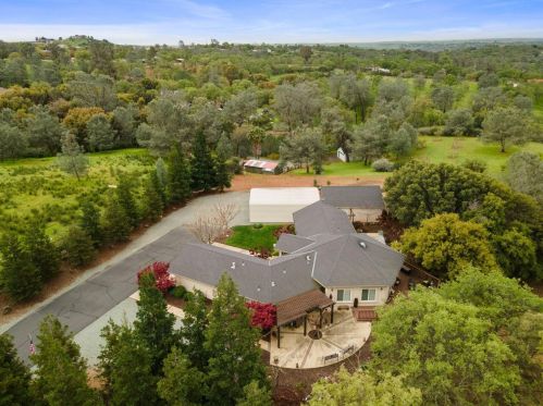 7007 Hackett Ct, Valley Springs, CA 95252-8522