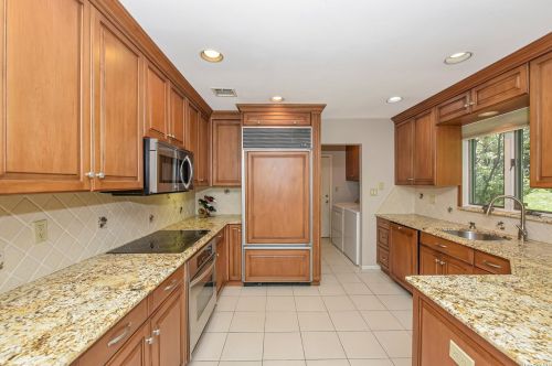 80 Stonehurst Ln, Huntington Station NY  11746-7934 exterior