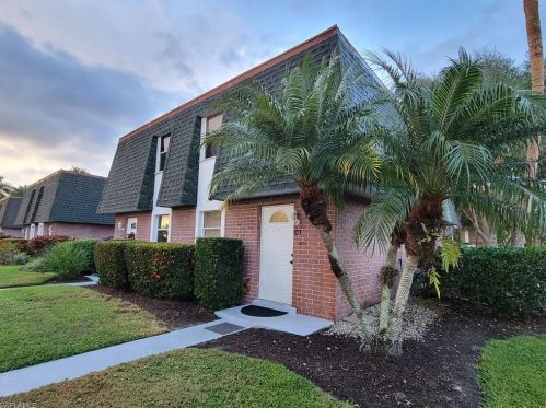 600 Valley Stream Dr, Naples, FL 34113-4135