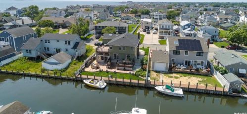 115 Annuskemunnica Rd, Babylon NY  11702-4424 exterior