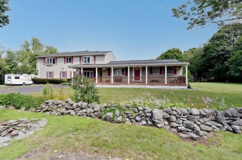 8 Birch Swamp Rd, Warren RI  02885-1012 exterior