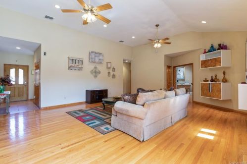 1 Lenni Lenape Ct, Stony Point NY  10980-3438 exterior