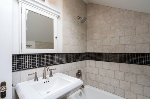 4234 Larkin St, Milwaukee WI 53211-1558 exterior