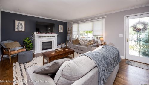 5 Adams Dr, Bricktown NJ 08724-3253 exterior