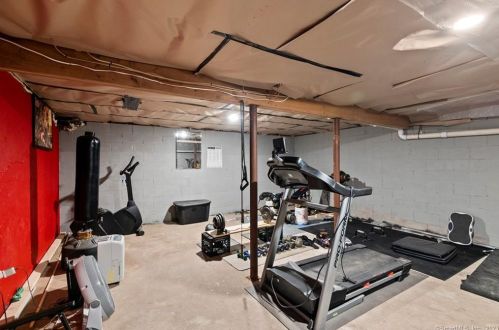 54 Piping Rock Dr, Waterbury CT  06706-2425 exterior