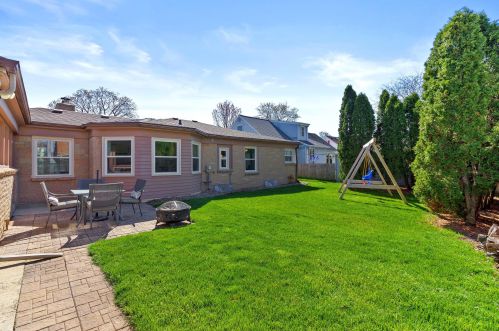 3633 100, Milwaukee WI 53222-2430 exterior