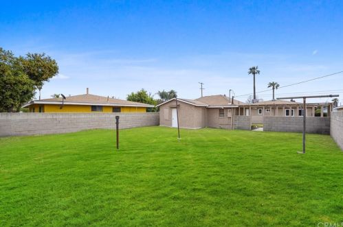 1086 10th St, San Bernardino, CA 92411-2304