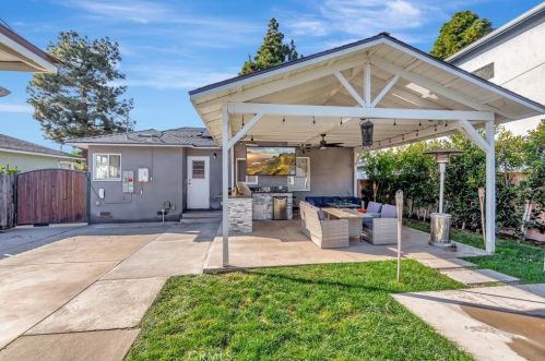 4852 Gondar Ave, Lakewood CA  90713-2410 exterior