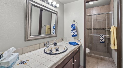693 Sierra Ave, Nogales, AZ 85621-2233