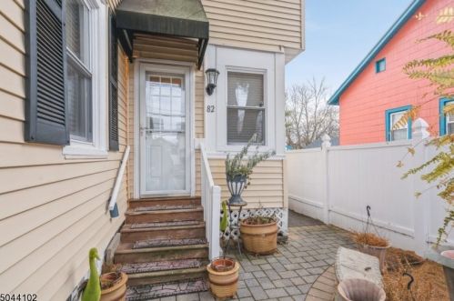 82 Montgomery St, Bloomfield NJ  07003-6064 exterior