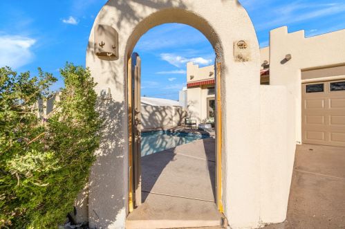 54450 Avenida Alvarado, La Quinta CA  92253-3690 exterior