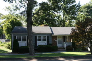45 Walton Ave, Oakland, NJ 07436-2619