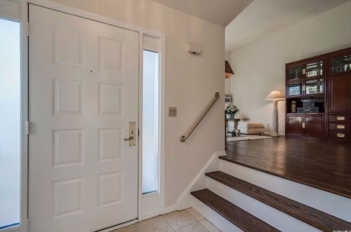 17 Pioneer Blvd, Huntington Station, NY 11746-4423