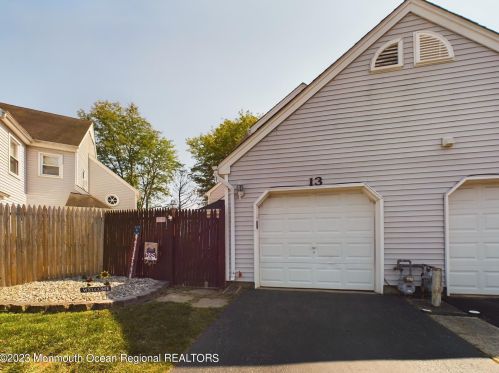 13 Stowe Ct, East Freehold, NJ 07728-4328