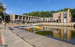 2308 Whitetail Ct, Herndon VA  20191-3018 exterior