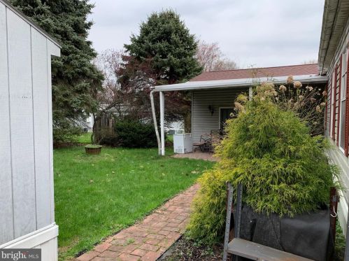 1002 Redwood Dr, Breinigsville PA  18031-1627 exterior