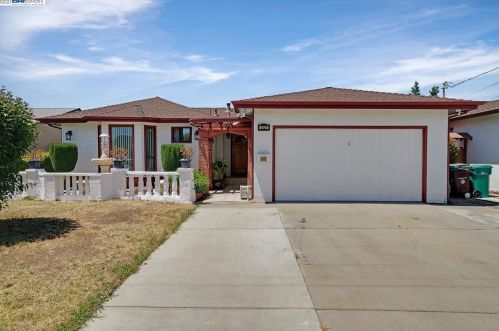 1327 Via Faisan, San Lorenzo, CA 94580-1458