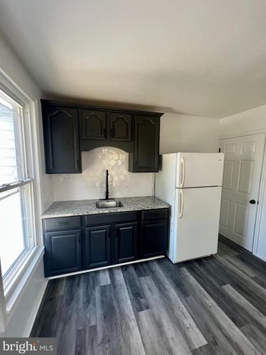 51 Main St, Quinton, NJ 08072-1101