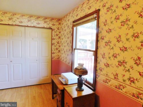 243 Lincoln Dr, Hanover PA 17331-4946 exterior