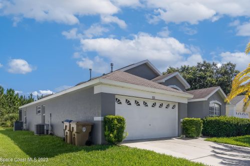 2631 Autumn Creek Cir, Kissimmee FL  34747-2236 exterior
