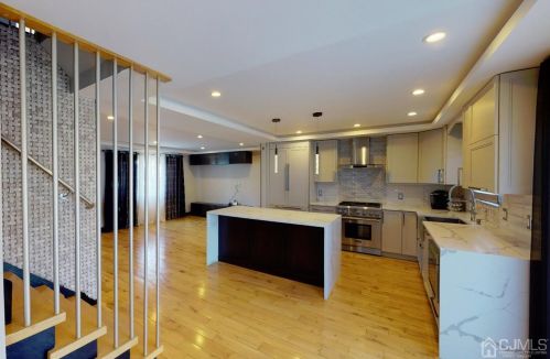 33 Berkshire Rd, Old Bridge NJ  08857-1601 exterior