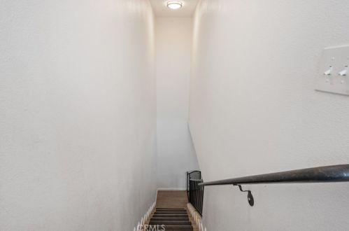 2032 Piru St, Compton CA  90222-3525 exterior