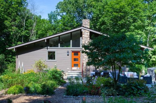 507 Creek Rd, Pleasant Valley, NY 12569-7166