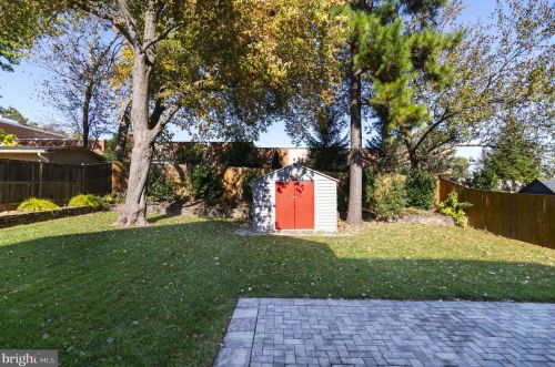 6906 Kenfig Dr, Falls Church VA  22042-3826 exterior