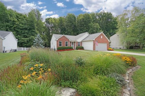 3474 Winter Holly Dr, Amelia, OH 45102-8007