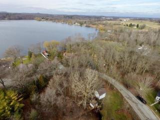 1452 Friess Lake Dr, Hubertus, WI 53033-9416