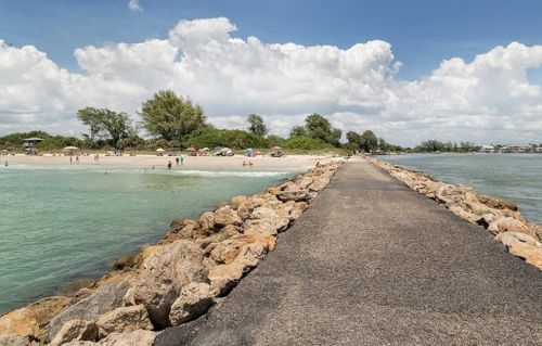 507 Dona Dr, Nokomis FL  34275-2613 exterior