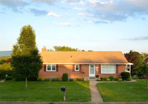 1126 Rockingham Dr, Harrisonburg, VA 22802-5620