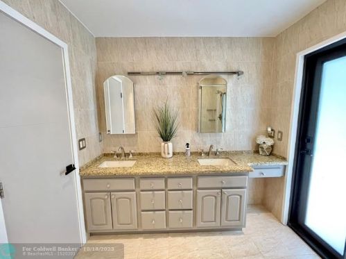 1630 118th Ter, Hollywood FL  33026-2546 exterior