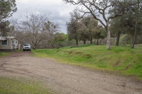 46468 Chuckwagon Rd, Orange Cove CA  93675-9612 exterior