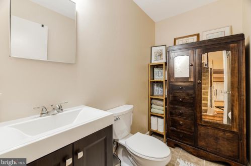 11710 Dry River Ct, Herndon VA  20191-2964 exterior