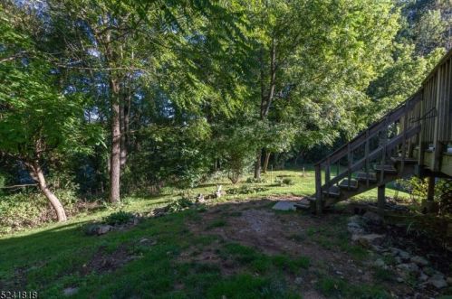 72 Cambridge, Oxford NJ  07863-3411 exterior