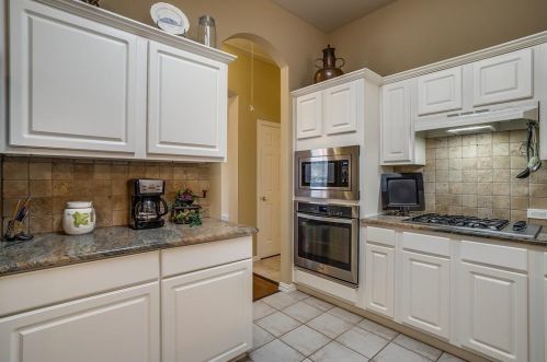 1517 Shadywood Ln, Lewisville TX  75028-4294 exterior