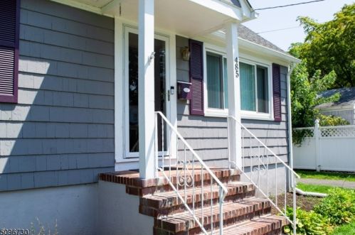 485 Robins St, Roselle, NJ 07203-1844