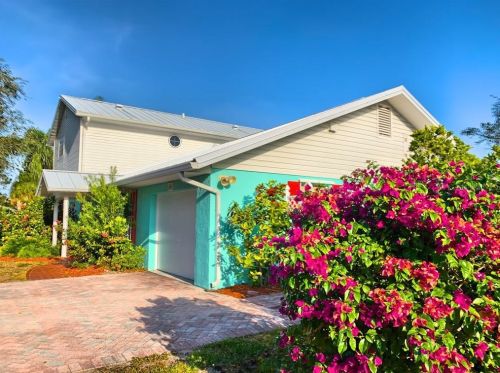 601 Poinciana Rd, Nokomis, FL 34275-3940