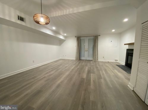 8458 Blue Oak Ct, Springfield VA  22153-3557 exterior