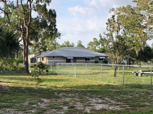 3295 5th Ave, Naples, FL 34117-4101