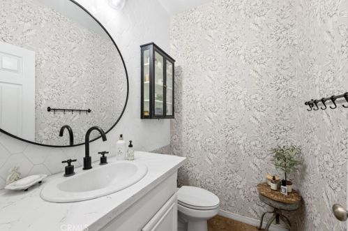 45730 Shasta Ln, Temecula CA  92592-1383 exterior