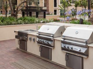 5945 Linda Vista Rd, San Diego CA  92110-1421 exterior